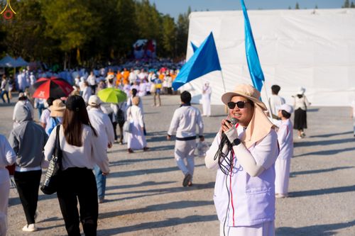 ภาพ No.300635:ภาพเบื้องหลังอาสาสมัครรวมใจ ชุดที่ 3 ในโครงการธรรมยาตรา กตัญญูบูชา มหาปูชนียาจารย์ พระมงคลเทพมุนี(สด จนฺทสโร) พระผู้ปราบมาร อนุสรณ์สถาน 7 แห่ง ปีที่ 14