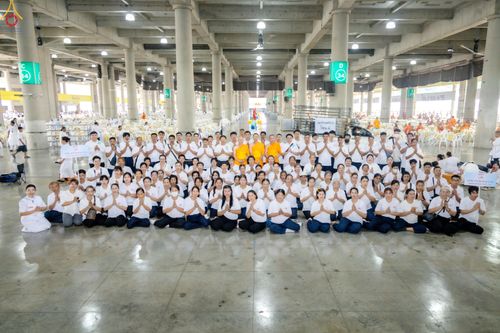 ภาพ No.323733:วันที่ 22 เมษายน พ.ศ.2569(วันคุ้มครองโลก) งานถวายมหาสังฆทาน 40,000 กว่าวัดทั่วประเทศ คณะสงฆ์ฉันภัตตาหารเพล