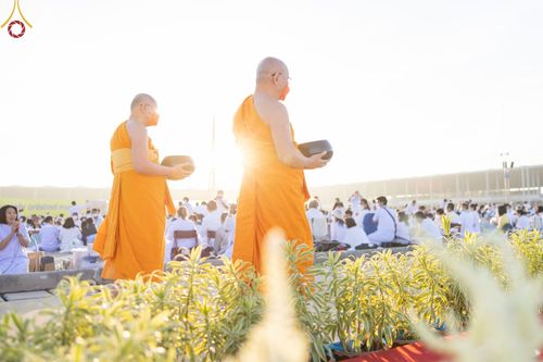 ภาพ No.68720:พิธีตักบาตรฉลองพระใหม่ วันที่ 1 มกราคม พ.ศ. 2566 ณ วัดพระธรรมกาย จ.ปทุมธานี