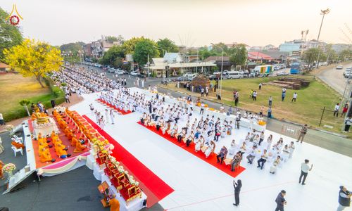 ภาพ No.318045:วันเสาร์ที่ 4 เมษายน พ.ศ. 2569 งานทำบุญเมืองใจกลางอยุธยา  ตักบาตรพระ 1,109 รูป ณ ถนนชีกุน หน้าวัดมหาธาตุ และวัดราชบูรณะ