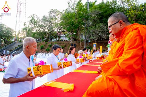 ภาพ No.310311:วันอาทิตย์ที่ 15 กุมภาพันธ์ พ.ศ. 2569 ตักบาตรพระ 1,000 รูป เมืองตรัง ปีที่ 2 ณ ลานพระบรมราชานุสาวรีย์ รัชกาลที่ 5 (หน้าศาลจังหวัดตรัง)อ.เมือง จ.ตรัง