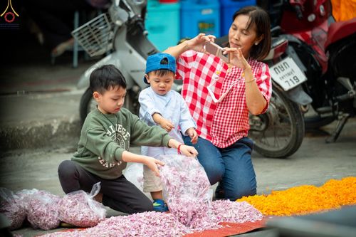 ภาพ No.69009:พิธีต้อนรับพระธรรมยาตรา ในโครงการธรรมยาตรากตัญญูบูชา มหาปูชนียาจารย์ พระมงคลเทพมุนี(สด จนฺทสโร) พระผู้ปราบมาร อนุสรณ์สถาน 7 แห่ง ปีที่ 11 วันที่ 3 มกราคม พ.ศ. 2566 ณ อนุสรณ์สถานมหาวิหารพระมงคลเทพมุนี จ.สุพรรณบุรี