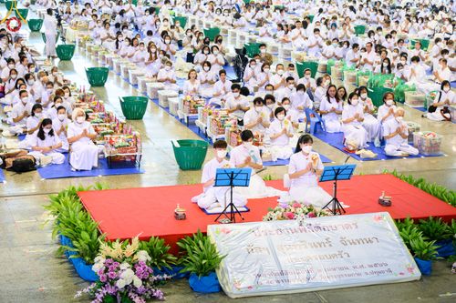 ภาพ No.78803:พิธีตักบาตร ข้าวสารอาหารแห้ง พิธีบูชาข้าวพระ ในวันอาทิตย์ต้นเดือนที่ 2 เมษายน พ.ศ. 2566