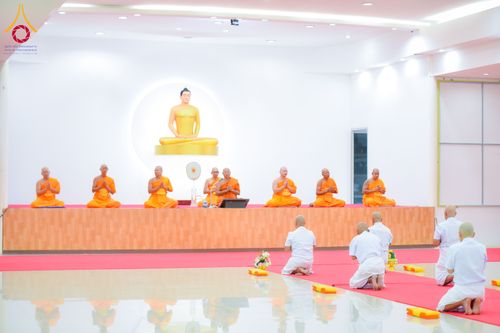 ภาพ No.285142:วันเสาร์ที่ 6 ธันวาคม พ.ศ.2568  พิธีอุปสมบทธรรมทายาท โครงการบรรพชาอุปสมบทหมู่  รุ่นบูชาธรรมมหาปูชนียาจารย์ ประจำปี 2568 ศูนย์ปฏิบัติธรรมและศูนย์อบรมเยาวชนเพชรบุรี อ.ท่ายาง จ.เพชรบุรี ณ วัดศีลคุณาราม อ.เขาย้อย เพชรบุรี