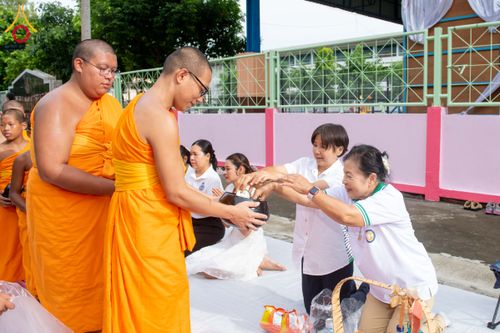ภาพ No.342572:วันที่ 5 สิงหาคม พ.ศ. 2569  กิจกรรมตักบาตรโครงการรักความดี เพื่อเผยแผ่งานพระพุทธศาสนา  ศูนย์คมนาคม วัดพระธรรมกาย ณ โรงเรียนสังข์อ่ำ อ.คลองหลวง จ.ปทุมธานี