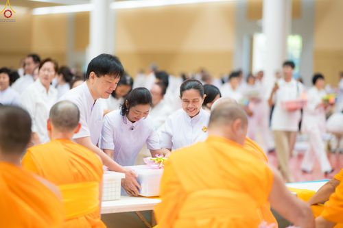 ภาพ No.280594:วันที่ 28 ธันวาคม พ.ศ.2568 พิธีถวายอุปกรณ์ทำความสะอาด ณ ห้องแก้วสารพัดนึก วัดพระธรรมกาย