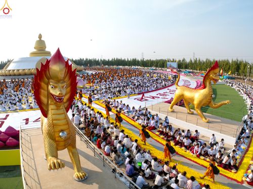 ภาพ No.299699:วันที่ 18 มกราคม พ.ศ. 2569 พิธีต้อนรับพระธรรมยาตรา (ภาพชุดที่ 2) ณ อนุสรณ์สถานลำดับที่ 5  สถานที่เผยแผ่วิชชาธรรมกายครั้งแรก อนุสรณ์สถานบางปลา วัดบางปลา อำเภอบางเลน จังหวัดนครปฐม ในโครงการธรรมยาตรา กตัญญูบูชา มหาปูชนียาจารย์ พระมงคลเทพมุนี(สด จนฺทสโร) พระ