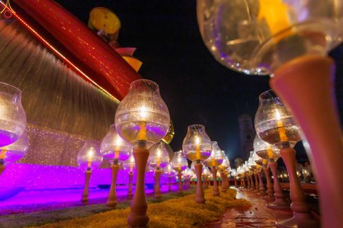 ภาพ No.297205:วันที่ 17 มกราคม พ.ศ. 2569 พิธีจุดประทีปถวายเป็นพุทธบูชา และบูชาธรรมมหาปูชนียาจารย์ (ภาพชุดที่ 2) ณ วัดโบสถ์บน ต.บางคูเวียง จ.นนทบุรี อนุสรณ์สถานลำดับที่ 4 สถานที่เกิดด้วยกายธรรม ในโครงการธรรมยาตรา กตัญญูบูชา มหาปูชนียาจารย์ พระมงคลเทพมุนี(สด จนฺทสโร) พร