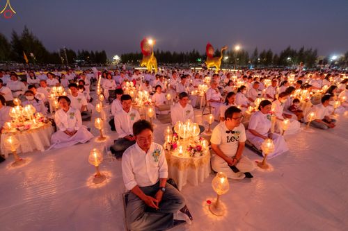 ภาพ No.302312:วันที่ 23 มกราคม พ.ศ. 2569 พิธีจุดประทีปธรรมถวายเป็นพุทธบูชา (ภาพชุดที่ 2) และบูชาธรรมมหาปูชนียาจารย์  ณ อนุสรณ์สถานลำดับที่ 5 สถานที่เผยแผ่วิชชาธรรมกายครั้งแรก อนุสรณ์สถานบางปลา วัดบางปลา อำเภอบางเลน จังหวัดนครปฐม ในโครงการธรรมยาตรา กตัญญูบูชา มหาปูชนีย