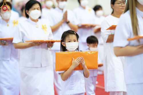 ภาพ No.86315:วันธรรมชัย ปีที่ 55 พิธีทอดผ้าป่ากฐินสมทบครั้งที่1, พิธีเจริญพุทธมนต์ ลูกนิมิตมหาสมบัติฯ พิธีจุดประทีป,พิธีฉลองชัยสวดมนต์บทธัมมจักกัปปวัตนสูตร วันอาทิตย์ที่ 27 สิงหาคม พ.ศ.2566 ณ สภาธรรมกายสากล / มหารัตนวิหารคด วัดพระธรรมกาย