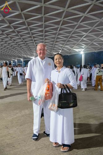 ภาพ No.308177:วันที่ 1  กุมภาพันธ์ พ.ศ. 2569 พิธีตักบาตรข้าวสารอาหารแห้ง ณ บ้านแก้วเรือนทองคุณยาย สภาธรรมกายสากล วัดพระธรรมกาย