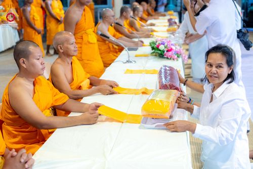 ภาพ No.288309:วันที่ 5 มกราคม พ.ศ. 2569 พิธีถวายภัตตาหารเป็นสังฆทาน แด่พระธรรมยาตรา ในโครงการธรรมยาตรา กตัญญูบูชา มหาปูชนียาจารย์ พระมงคลเทพมุนี(สด จนฺทสโร) พระผู้ปราบมาร อนุสรณ์สถาน 7 แห่ง ปีที่ 14 ณ อนุสรณ์สถานมหาวิหารพระมงคลเทพมุนี (โลตัสแลนด์) อ.สองพี่น้อง จ.สุพรร