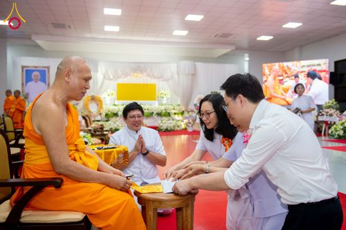 ภาพ No.314594:วันศุกร์ที่ 20 มีนาคม พ.ศ. 2569 พิธีบำเพ็ญกุศล คุณพ่อณรงค์ จินตมากุล โยมบิดา พระครูปลัดรัตนวีรวัฒน์ (รังสฤษดิ์ อิทฺธิจินตโก) ที่ปรึกษาเจ้าคณะจังหวัดปทุมธานี เจ้าอาวาสวัดพระธรรมกาย  ณ ห้องปลูกศรัทธา 2 วัดพระธรรมกาย ปทุมธานี