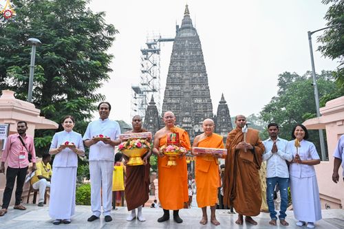 วันที่ ๔ พฤศจิกายน พุทธศักราช ๒๕๖๘ กฐินสมทบวัดต่างประเทศ โดยคณะศิษยานุศิษย์ บูชาธรรม 81 ปี หลวงพ่อธัมมชโย ณ วัดมหาโพธิ์ เมืองพุทธคยา ประเทศอินเดีย