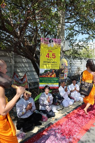 ภาพ No.304257:วันที่ 25 มกราคม พ.ศ. 2569 พิธีต้อนรับพระธรรมยาตรา  รร.สามัคคีราษฏร์บำรุง-วัดพระธรรมกาย ในโครงการธรรมยาตรา กตัญญูบูชา มหาปูชนียาจารย์ พระมงคลเทพมุนี(สด จนฺทสโร) พระผู้ปราบมาร อนุสรณ์สถาน 7 แห่ง ปีที่ 14