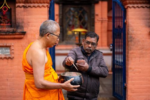 ภาพ No.317153:วันจันทร์ที่ 30 มีนาคม พ.ศ.2569 จาริกบิณฑบาตสยมภูนาทสู่พระราชวังหนุมานโดกา ประเทศเนปาล