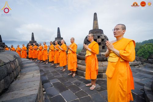 ภาพ No.280088:วันที่ 31 ธันวาคม พ.ศ. 2568 เดินธรรมยาตราที่บรมพุทธโธ อินโดนีเซีย