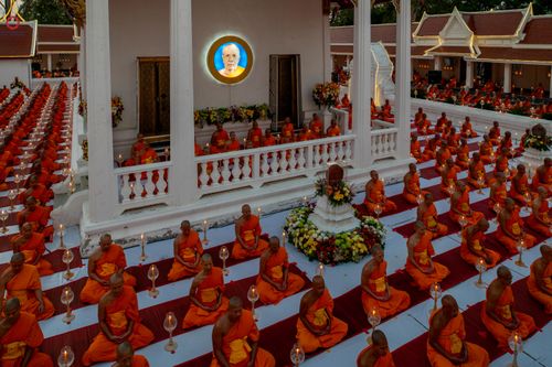 ภาพ No.297090:วันที่ 17 มกราคม พ.ศ. 2569 พิธีจุดประทีปถวายเป็นพุทธบูชา และบูชาธรรมมหาปูชนียาจารย์ (ภาพชุดที่ 2) ณ วัดโบสถ์บน ต.บางคูเวียง จ.นนทบุรี อนุสรณ์สถานลำดับที่ 4 สถานที่เกิดด้วยกายธรรม ในโครงการธรรมยาตรา กตัญญูบูชา มหาปูชนียาจารย์ พระมงคลเทพมุนี(สด จนฺทสโร) พร