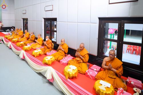 ภาพ No.78585:พิธีต้อนรับสัญญาบัตร พัดยศ ผ้าไตรและถวายมุทิตาสักการะฯ พระครูสิทธิรัตนวิเทศ และ พระครูวิเทศสันติคุณ วันอังคารที่ 28 มีนาคม พ.ศ. 2566 ณ อุโบสถวัดพระธรรมกาย