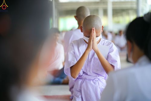 ภาพ No.79353:พิธีขอขมา มอบบาตรและผ้าไตร ในโครงการบรรพชาสามเณรฟื้นฟูพระพุทธศาสนาทั่วไทย โครงการอบรมยุวธรรมทายาท มัชฌิมธรรมทายาท และธรรมทายาทรุ่นอุดมศึกษา ณ สภาธรรมกายสากล วัดพระธรรมกาย วันเสาร์ที่ 1 เมษายน พ.ศ. 2566