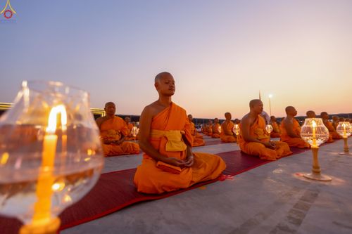 ภาพ No.307954:วันที่ 31 มกราคม พ.ศ. 2569 พิธีจุดประทีปธรรมถวายเป็นพุทธบูชา  และบูชาธรรมมหาปูชนียาจารย์ (ภาพชุดที่ 3) ณ วัดพระธรรมกาย ปทุมธานี ในโครงการธรรมยาตรา กตัญญูบูชา มหาปูชนียาจารย์ พระมงคลเทพมุนี(สด จนฺทสโร) พระผู้ปราบมาร อนุสรณ์สถาน 7 แห่ง ปีที่ 14