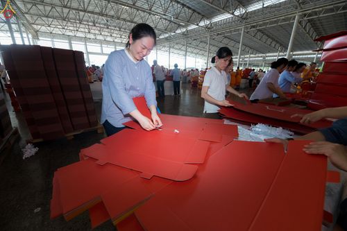 ภาพ No.320491:วันที่ 10 เมษายน พ.ศ.2569 การเตรียมกล่องไทยธรรม เพื่องานถวายมหาสังฆทาน 40,000 กว่าวัดทั่วประเทศ วันคุ้มครองโลก 22 เมษายน พ.ศ.2569 วัดพระธรรมกาย