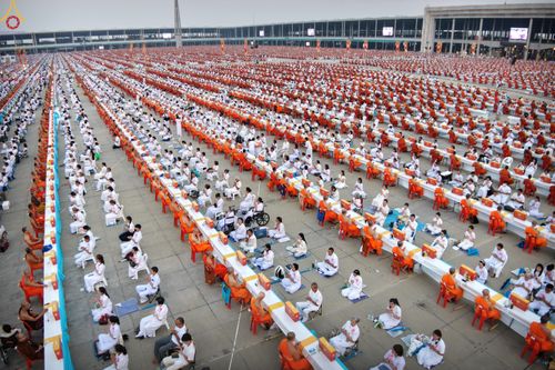 ภาพ No.324112:วันที่ 22 เมษายน พ.ศ.2569 (วันคุ้มครองโลก) พิธีถวายมหาสังฆทาน 40,000 กว่าวัดทั่วประเทศ ณ ลานธรรม พระมหาธรรมกายเจดีย์ วัดพระธรรมกาย