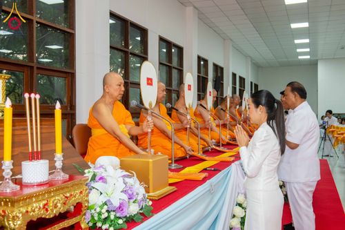 ภาพ No.315359:วันอังคารที่ 24 มีนาคม พ.ศ. 2569 พิธีบำเพ็ญกุศล คุณพ่อณรงค์ จินตมากุล  สิริอายุ 99 ปี 11 เดือน โยมบิดา พระครูปลัดรัตนวีรวัฒน์ (รังสฤษดิ์ อิทฺธิจินตโก) ที่ปรึกษาเจ้าคณะจังหวัดปทุมธานี เจ้าอาวาสวัดพระธรรมกาย  ณ ห้องปลูกศรัทธา 2 วัดพระธรรมกาย ปทุมธานี