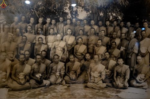 ภาพ No.299933:วันที่ 22 มกราคม พ.ศ.2569 พระธรรมยาตราปฏิบัติธรรม และถ่ายภาพหมู่ประวัติศาสตร์ ณ อาคารธรรมยาตรา กตัญญูบูชามหาปูชนียาจารย์  ตรงข้ามวัดปากน้ำภาษีเจริญ จ.กรุงเทพมหานคร ในโครงการธรรมยาตรา กตัญญูบูชา มหาปูชนียาจารย์ พระมงคลเทพมุนี(สด จนฺทสโร) พระผู้ปราบมาร อนุ