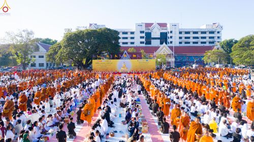 ภาพ No.280236:วันอังคารที่ ๓๐ ธันวาคม พ.ศ. ๒๕๖๘ พิธีตักบาตรพระ ๑,๐๖๙ รูป จังหวัดกาฬสินธุ์   ณ บริเวณสนามหน้าศาลากลาง จังหวัดกาฬสินธุ์ (หลังเก่า)