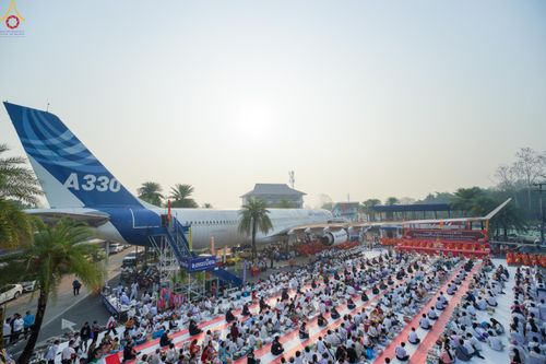 ภาพ No.321042:วันอาทิตย์ที่ ๑๒ เมษายน พ.ศ ๒๕๖๙ พิธีตักบาตรปี๋ใหม่เมืองพระภิกษุสงฆ์ ๓๓๙ รูป  อุทิศถวายพระราชกุศลสมเด็จพระนางสิริกิติ์  พระบรมราชินีนาถ พระบรมราชชนนีพันปีหลวง และฉลองเมืองแม่แตงครบรอบ ๑๑๙ ปี ณ ลานโรงแรมแอร์ไดมอนด์ อำเภอแม่แตง จังหวัดเชียงใหม่