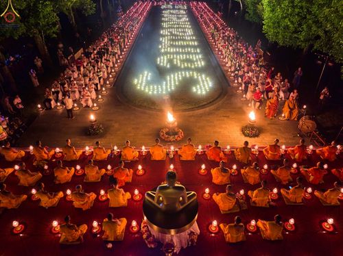 ภาพ No.68247:พิธีจุดประทีปถวายเป็นพุทธบูชา ณ พระมหาเจดีย์บรมพุทโธ ประเทศอินโดนีเซีย วันที่ 17 ธันวาคม พ.ศ. 2565