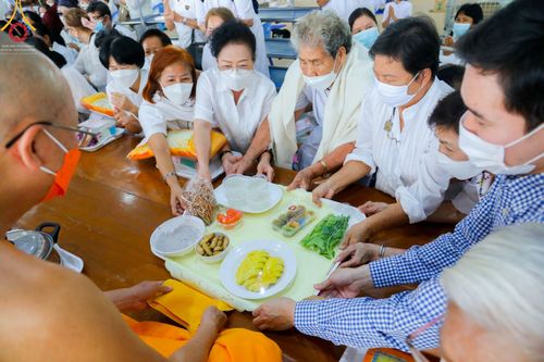 ภาพ No.68154:พิธีบุพเปตพลี ครั้งที่ 131 เพื่ออุทิศบุญกุศลแด่บรรพบุรุษผู้ล่วงลับ วันที่ 22 ธันวาคม พ.ศ. 2565 ณ วัดพระธรรมกาย