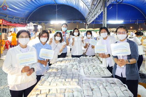 ภาพ No.74383:พิธีถวายภัตตาหารเป็นสังฆทาน แด่คณะพระธรรมยาตราฯ ในโครงการธรรมยาตรากตัญญูบูชา มหาปูชนียาจารย์ พระมงคลเทพมุนี(สด จนฺทสโร) พระผู้ปราบมาร อนุสรณ์สถาน 7 แห่ง ปีที่ 11 วันที่ 26 มกราคม พ.ศ. 2566