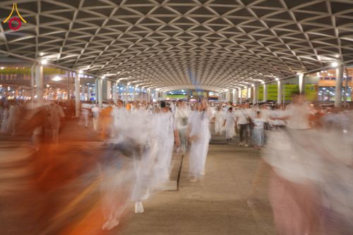 ภาพ No.324511:วันที่ 22 เมษายน พ.ศ.2569 (วันคุ้มครองโลก) บรรยากาศพระสังฆาธิการและสาธุชน การเดินทางกลับ งานถวายมหาสังฆทาน 40,000 กว่าวัดทั่วประเทศ วัดพระธรรมกาย