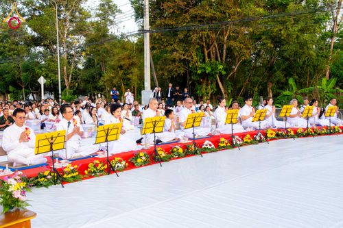 ภาพ No.281510:วันอาทิตย์ที่ 28 ธันวาคม พ.ศ.2568 ตักบาตรพระ 1000 รูป ปีที่ 1 ทำบุญเมืองสตูลส่งท้ายปี ณ หน้าโรงเรียนสตูลวิทยา จ.สตูล