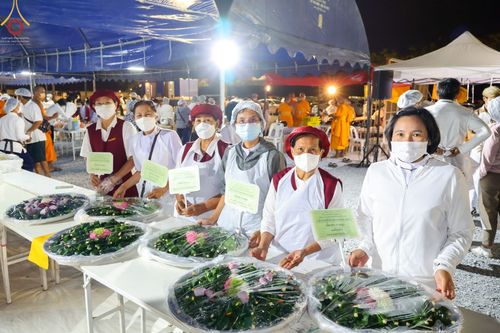 ภาพ No.74104:พิธีถวายภัตตาหารเป็นสังฆทาน แด่คณะพระธรรมยาตราฯ ในโครงการธรรมยาตรากตัญญูบูชา มหาปูชนียาจารย์ พระมงคลเทพมุนี(สด จนฺทสโร) พระผู้ปราบมาร อนุสรณ์สถาน 7 แห่ง ปีที่ 11 วันที่ 25 มกราคม พ.ศ. 2566