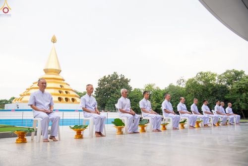ภาพ No.330505:วันที่ 30 พฤษภาคม พ.ศ.2569 พิธีตัดปอยผมและปลงผม อุบาสกอุปสมบทอุทิศชีวิต 11 ท่าน (ภาพชุดที่ 2) ณ โบสถ์พระไตรปิฎก วัดพระธรรมกาย จังหวัดปทุมธานี