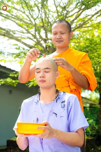 ภาพ No.65580:พิธีปลงผม และพิธีขอขมามอบผ้าไตร นาคธรรมทายาท ในโครงการอุปสมบทบูชาธรรม มหาปูชนียาจารย์ประจำปี 2565 ณ ศูนย์ปฏิบัติธรรมภาคใต้ บางกล่ำ จ.สงขลา วันที่ 19 พฤศจิกายน พ.ศ. 2565