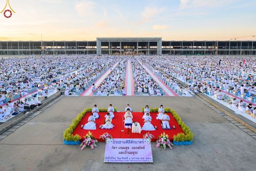 ภาพ No.68693:พิธีตักบาตรฉลองพระใหม่ วันที่ 1 มกราคม พ.ศ. 2566 ณ วัดพระธรรมกาย จ.ปทุมธานี