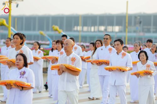 ภาพ No.319374:วันเสาร์ที่ 4 เมษายน พ.ศ.2569 พิธีขอขมา มอบผ้าไตร และถวายบาตรแด่นาคธรรมทายาท ในโครงการบรรพชาสามเณรฟื้นฟูพระพุทธศาสนาทั่วไทย โครงการหน่อแก้วเปรียญธรรม รุ่นที่ 14 โครงการสามเณรยุวธรรมทายาท รุ่นที่ 34 โครงการสามเณรมัชฌิมธรรมทายาท รุ่นที่ 30 ณ สภาธรรมกายสากล