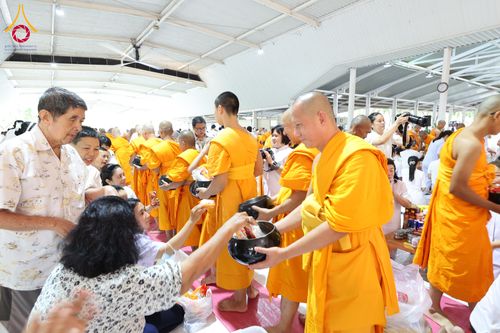 ภาพ No.322931:วันอาทิตย์ที่ 19 เมษายน พ.ศ. 2569 ตักบาตรฉลองพระใหม่ โครงการบรรพชาและอุปสมบทหมู่ รุ่นบูชาธรรม 82 ปี หลวงพ่อธัมมชโย ณ อาคารโถงช้าง สำนักงานใหญ่