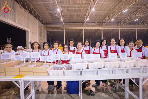 ภาพ No.121179:พิธีถวายภัตตาหารเป็นสังฆทาน แด่คณะพระธรรมยาตราฯ ในโครงการธรรมยาตรากตัญญูบูชา มหาปูชนียาจารย์ พระมงคลเทพมุนี(สด จนฺทสโร) พระผู้ปราบมาร อนุสรณ์สถาน 7 แห่ง ปีที่ 12 วันที่ 30 มกราคม พ.ศ. 2567 ณ สภาธรรมกายสากล วัดพระธรรมกาย