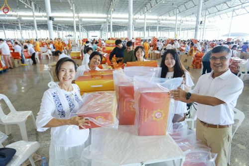 ภาพ No.322119:วันที่ 14 เมษายน พ.ศ.2569 การเตรียมกล่องไทยธรรม วันสุดท้าย เพื่องานถวายมหาสังฆทาน 40,000 กว่าวัดทั่วประเทศ วันคุ้มครองโลก 22 เมษายน พ.ศ.2569 วัดพระธรรมกาย