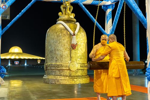 ภาพ No.72864:พิธีฉลองชัยสวดมนต์บทธรรมจักร 5,045,000,114 จบ เนื่องในวันคล้ายวันเกิด ครบรอบ 114 ปี คุณยายมหารัตนอุบาสิกาจันทร์ ขนนกยูง ณ วัดพระธรรมกาย จ.ปทุมธานี วันที่ 19 มกราคม พ.ศ. 2566