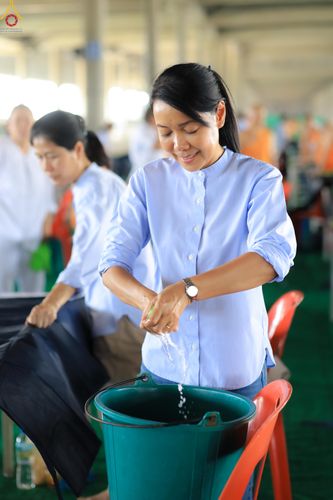 ภาพ No.322720:วันที่ 15-18 เมษายน พ.ศ.2569 การเเตรียมโต๊ะฉัน , เตรียมจุดพักค้าง , เรียงเก้าอี้ , เรียงกล่องไทยธรรม  เพื่องานถวายมหาสังฆทาน 40,000 กว่าวัดทั่วประเทศ วันคุ้มครองโลก 22 เมษายน พ.ศ.2569 วัดพระธรรมกาย