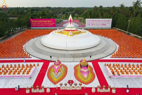 ภาพ No.70172:พิธีจุดประทีปถวายเป็นพุทธบูชา และบูชาธรรมมหาปูชนียาจารย์ ในโครงการธรรมยาตรากตัญญูบูชา มหาปูชนียาจารย์ พระมงคลเทพมุนี(สด จนฺทสโร) พระผู้ปราบมาร ปีที่ 11 ณ อนุสรณ์สถานลำดับที่ 2 สถานที่ตั้งมโนปณิธานบวชตลอดชีวิต อนุสรณ์สถานคลองบางนางแท่น อ.สามพราน จ.นครปฐม 