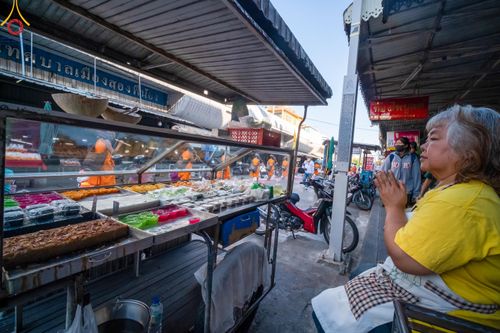 ภาพ No.105654:พิธีต้อนรับพระธรรมยาตรา ในโครงการธรรมยาตรากตัญญูบูชา มหาปูชนียาจารย์ พระมงคลเทพมุนี(สด จนฺทสโร) พระผู้ปราบมาร อนุสรณ์สถาน 7 แห่ง ปีที่ 12 วันที่ 3 มกราคม พ.ศ. 2567 ณ อนุสรณ์สถานโลตัสแลนด์ จ.สุพรรณบุรี