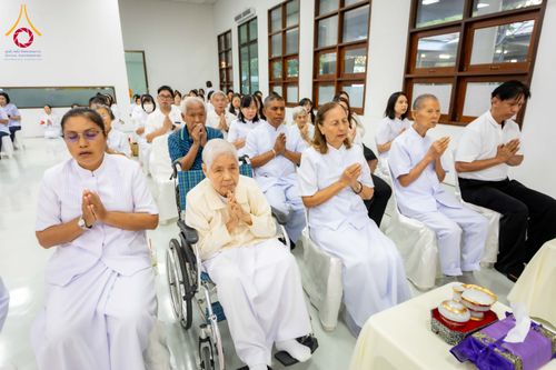 ภาพ No.316204:วันเสาร์ที่ 28 มีนาคม พ.ศ. 2569 พิธีบำเพ็ญกุศล คุณพ่อณรงค์ จินตมากุล  สิริอายุ 99 ปี 11 เดือน โยมบิดา พระครูปลัดรัตนวีรวัฒน์ (รังสฤษดิ์ อิทฺธิจินตโก) ที่ปรึกษาเจ้าคณะจังหวัดปทุมธานี เจ้าอาวาสวัดพระธรรมกาย  ณ ห้องปลูกศรัทธา 2 วัดพระธรรมกาย ปทุมธานี