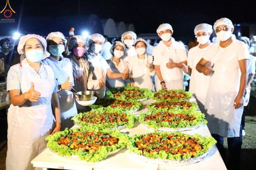 ภาพ No.70045:พิธีถวายภัตตาหารเป็นสังฆทาน แด่คณะพระธรรมยาตราฯ ในโครงการธรรมยาตราฯ ปีที่ 11 ณ อนุสรณ์สถานคลองบางนางแท่น อ.สามพราน จ.นครปฐม วันที่ 11 มกราคม พ.ศ. 2566